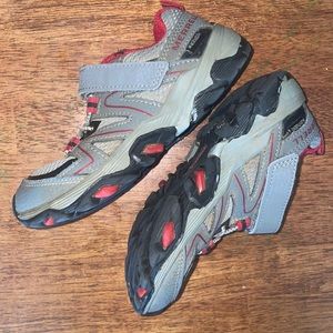 These gently-used Merrell Sneakers are perfect for back-to-school! Washable too!